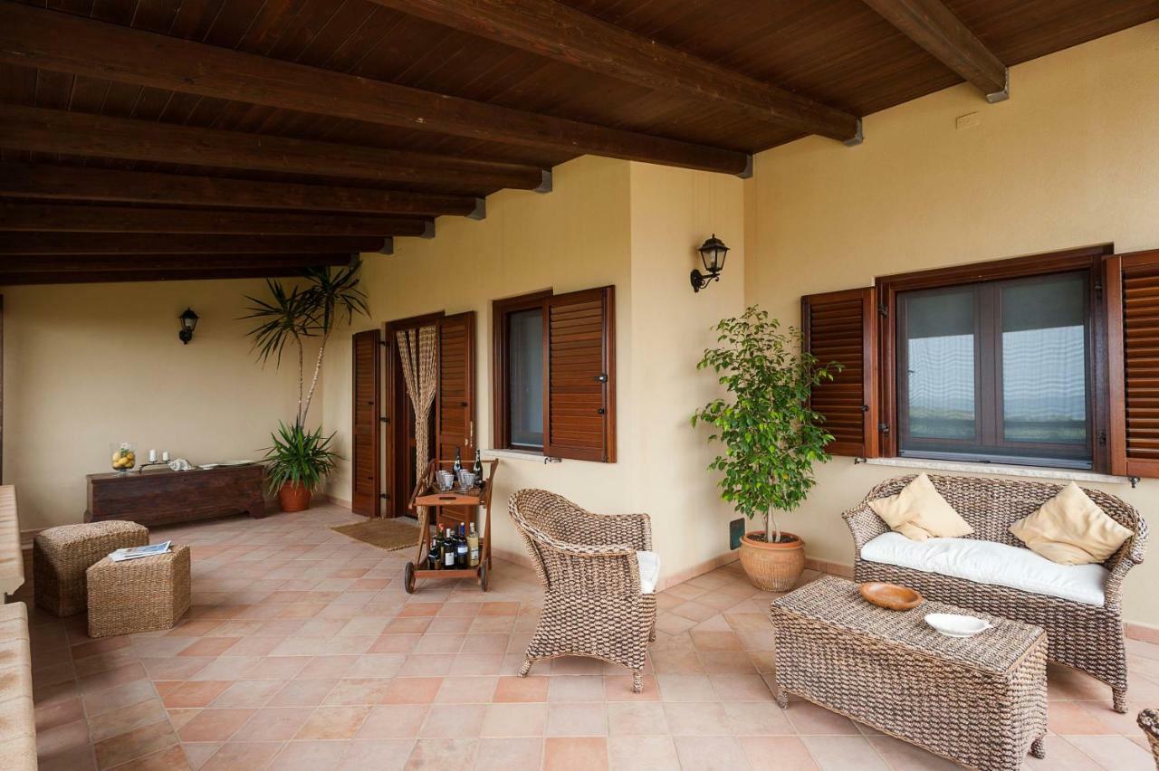 Villa Baia Verde กุสโตนาชี ภายนอก รูปภาพ