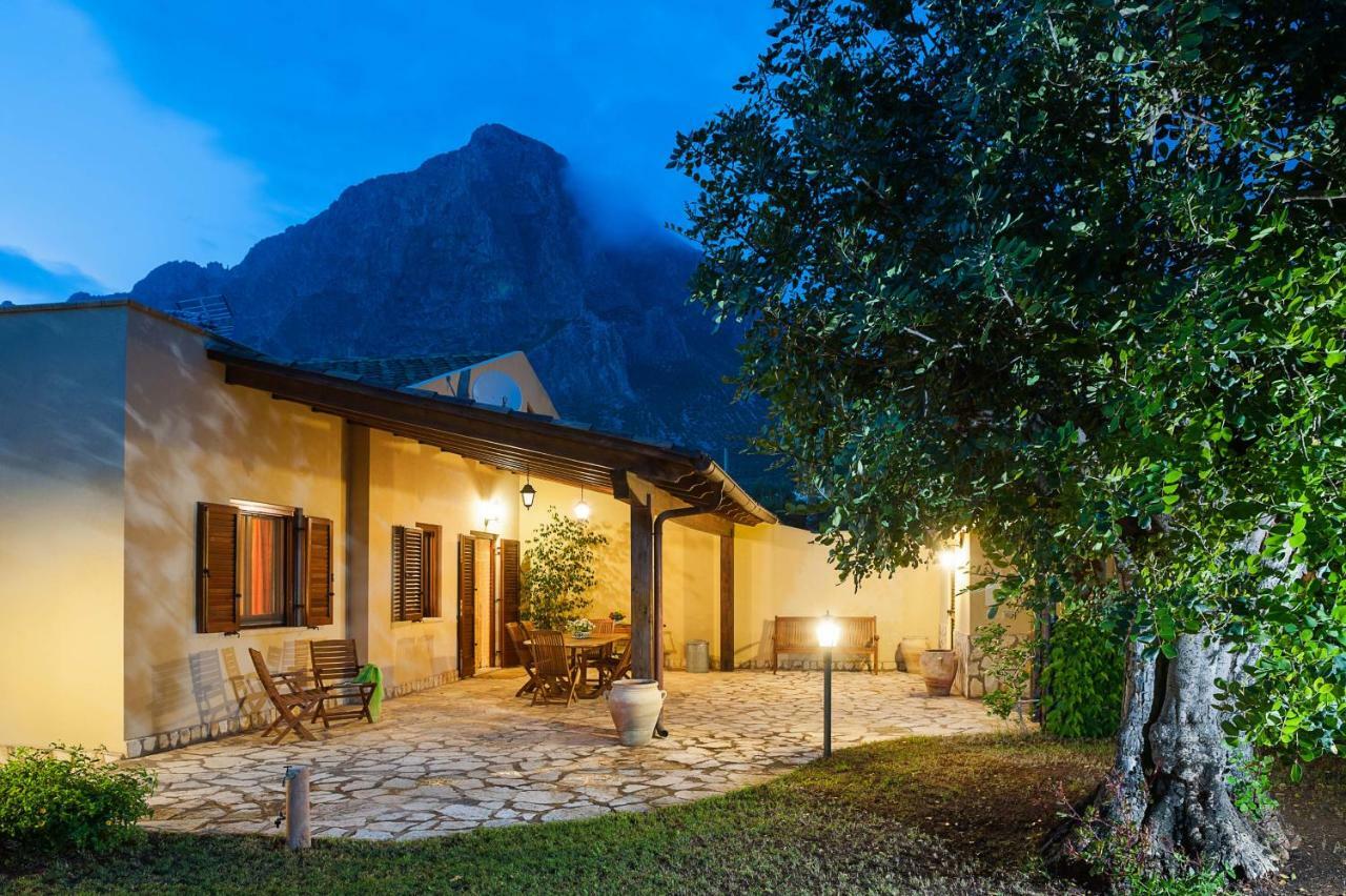 Villa Baia Verde กุสโตนาชี ภายนอก รูปภาพ