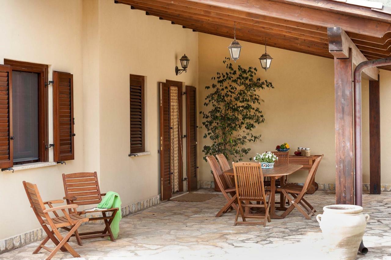Villa Baia Verde กุสโตนาชี ภายนอก รูปภาพ